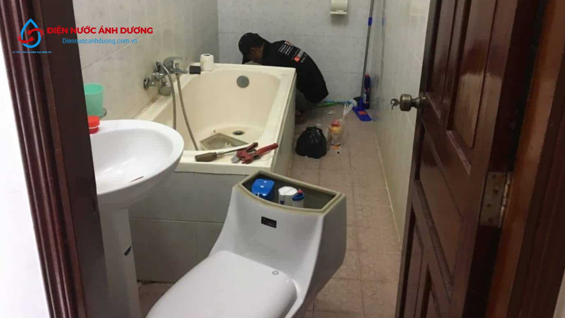 Giá dịch vụ sửa chữa bồn cầu tại nhà như thế nào?